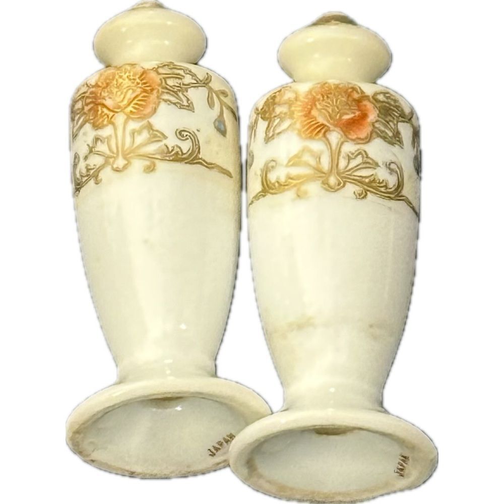 Vintage made in Japan, porcelain salt and pepper shakers‎ no corks